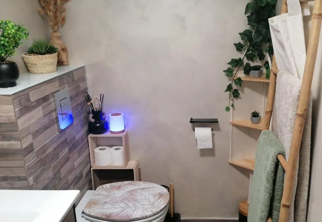 Une Cle Pour Deux - Chambre Romantique Avec Patio & Spa Privatifs Cuges-les-Pins Γαλλία