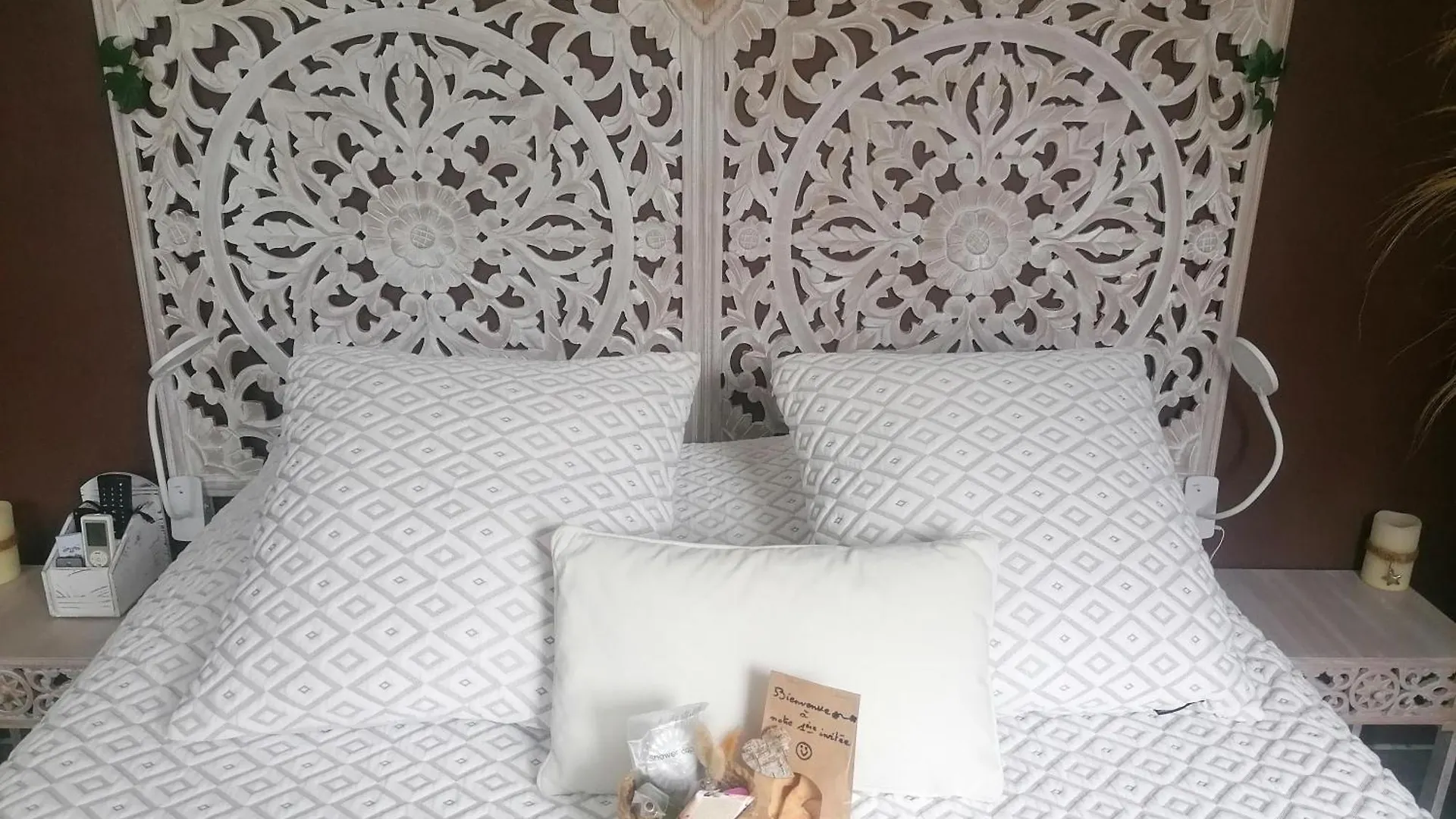 Une Cle Pour Deux - Chambre Romantique Avec Patio & Spa Privatifs Cuges-les-Pins 0*,
