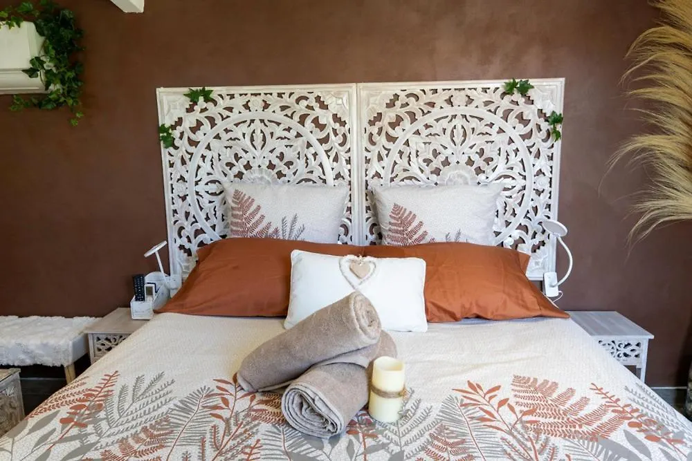 كوجيس ليه بينس Une Cle Pour Deux - Chambre Romantique Avec Patio & Spa Privatifs 0*, كوجيس ليه بينس