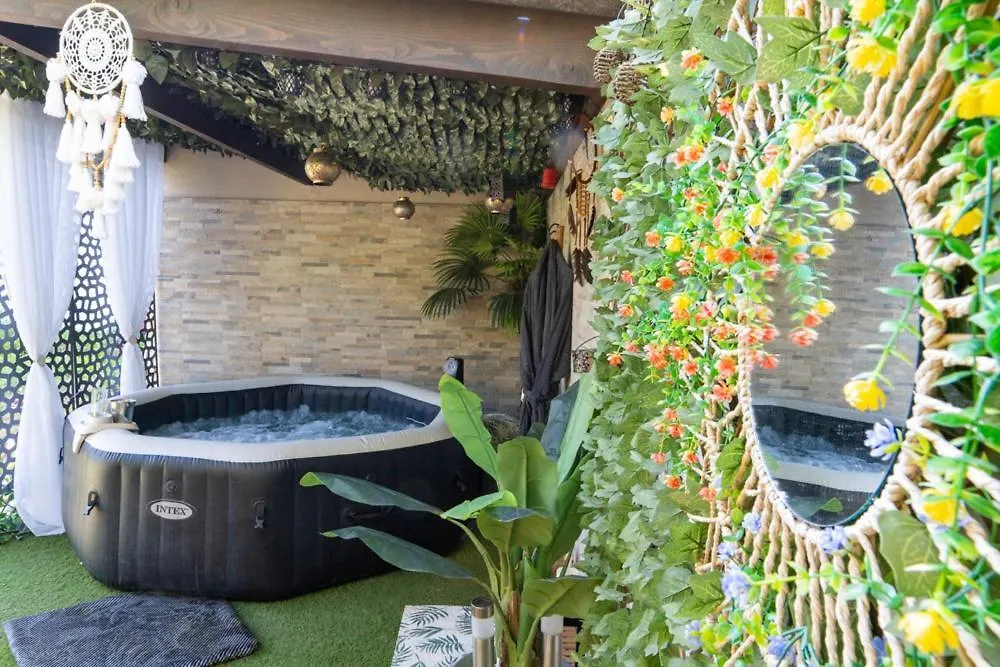كوجيس ليه بينس Une Cle Pour Deux - Chambre Romantique Avec Patio & Spa Privatifs