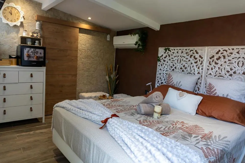 كوجيس ليه بينس Une Cle Pour Deux - Chambre Romantique Avec Patio & Spa Privatifs كوجيس ليه بينس