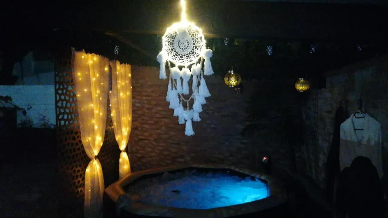 كوجيس ليه بينس Une Cle Pour Deux - Chambre Romantique Avec Patio & Spa Privatifs فرنسا